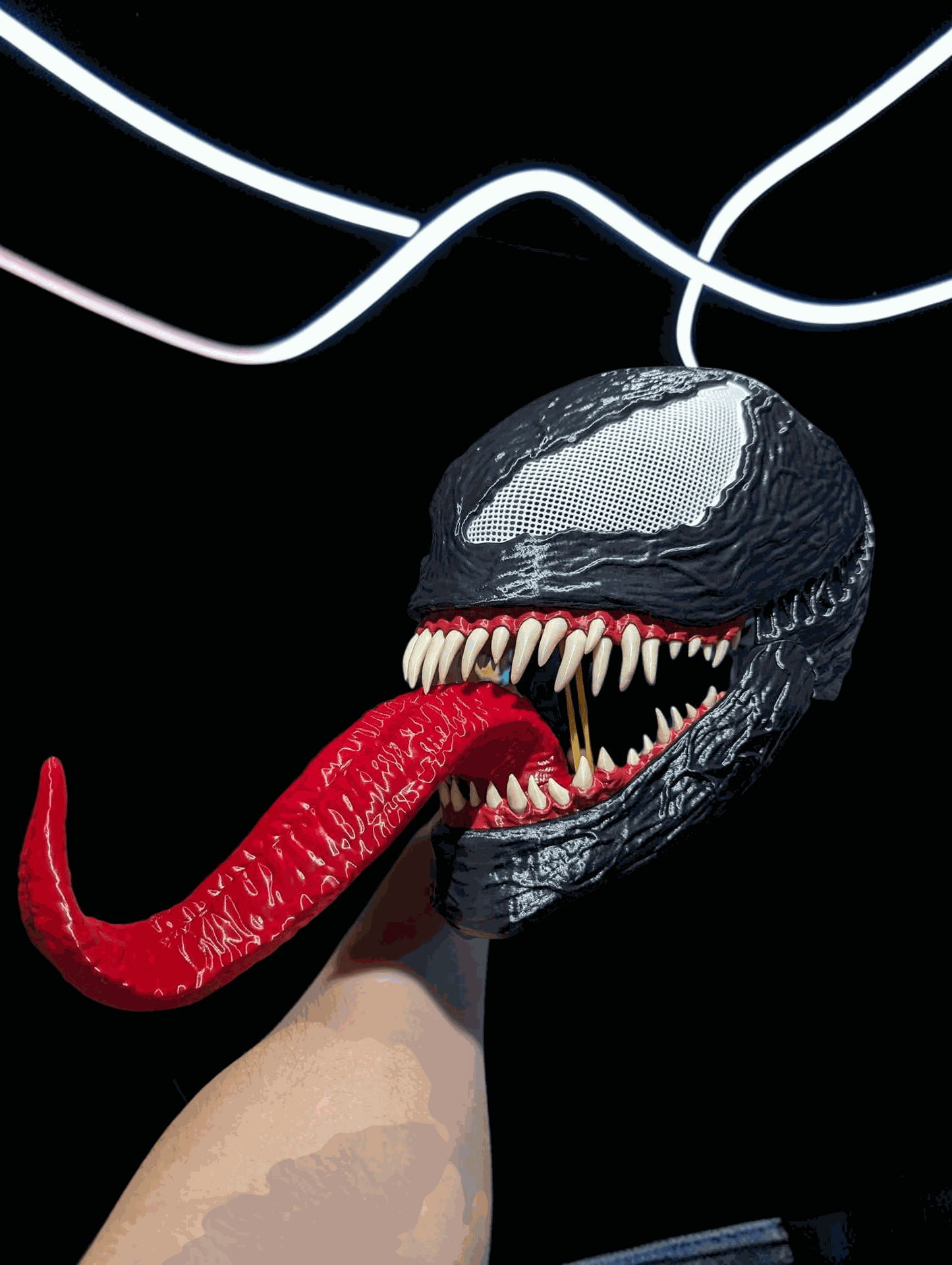 Venom mask helmet with movable jaw fits heads up to 24 inches with white or beige teeth