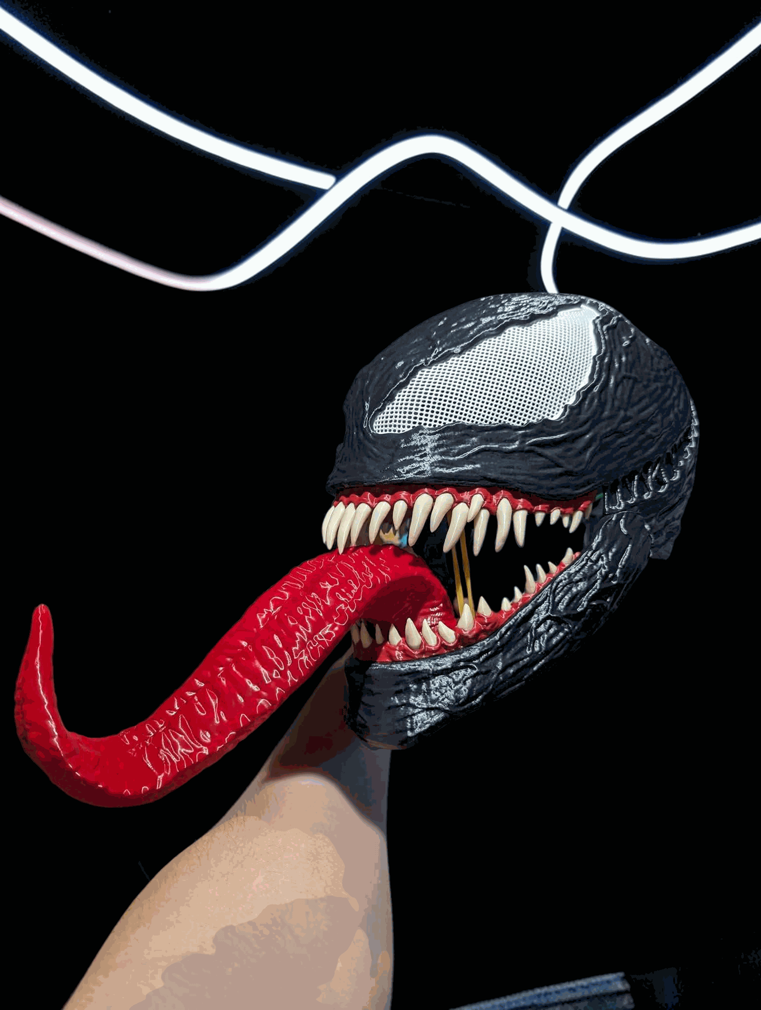 Venom mask helmet with movable jaw fits heads up to 24 inches with white or beige teeth