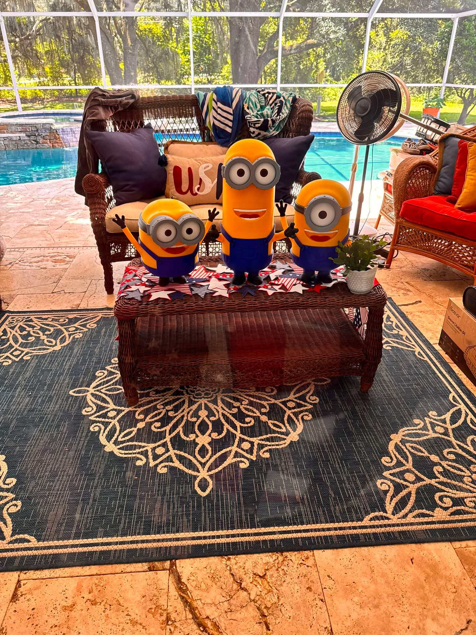 Despicable Me minions 3-pack figurines Steve 17", Kenny 24", Bill 15" display