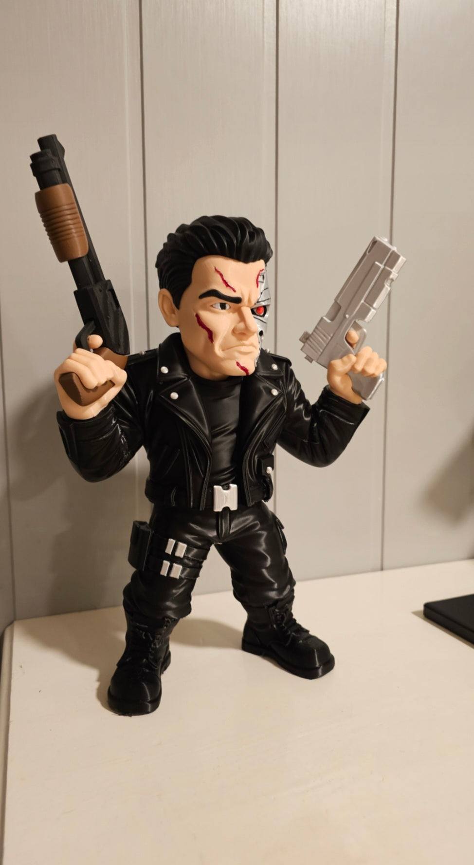 25-inch Terminator figure with glue-in fake guns for collectors and display