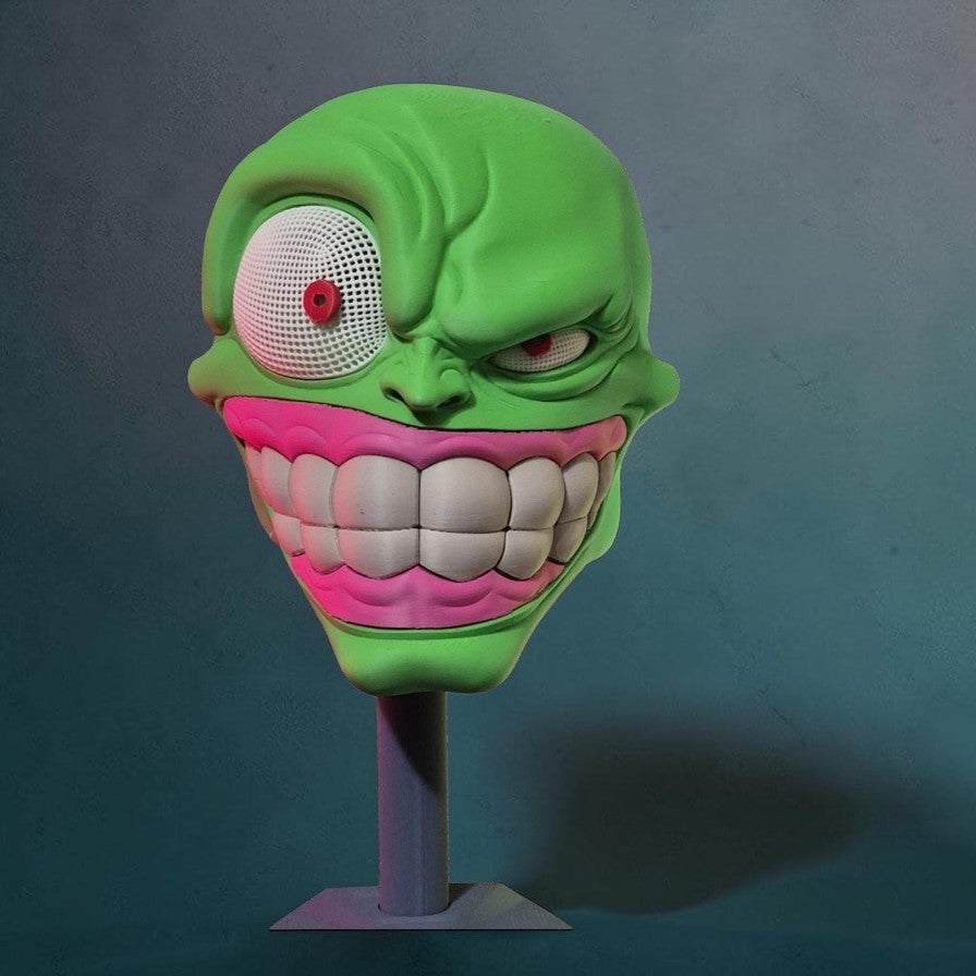 The Mask movie cosplay mask with magnetic closure and one size fits heads up to 24 inches