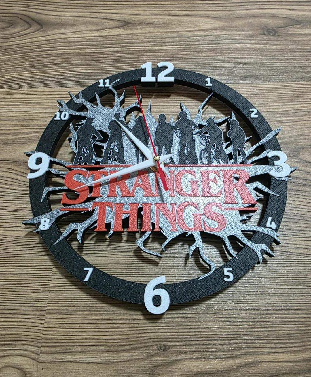 10-inch wall clock with customizable pop culture designs including Star Wars, Spiderman, Stranger Things, Pokémon, Fortnite, Minecraft, and Harley-Davidson