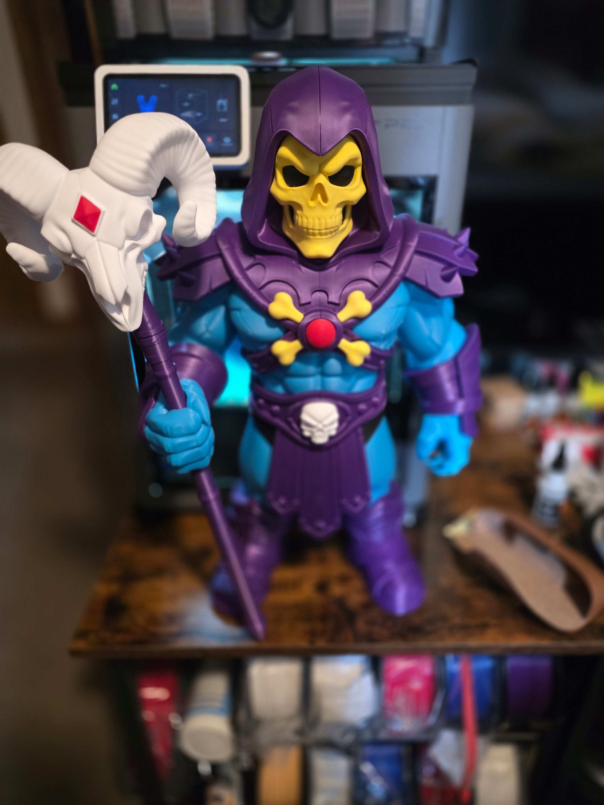 20" tall massive Skelator figure from Masters of the Universe with yellow or white bone face and chest skeleton