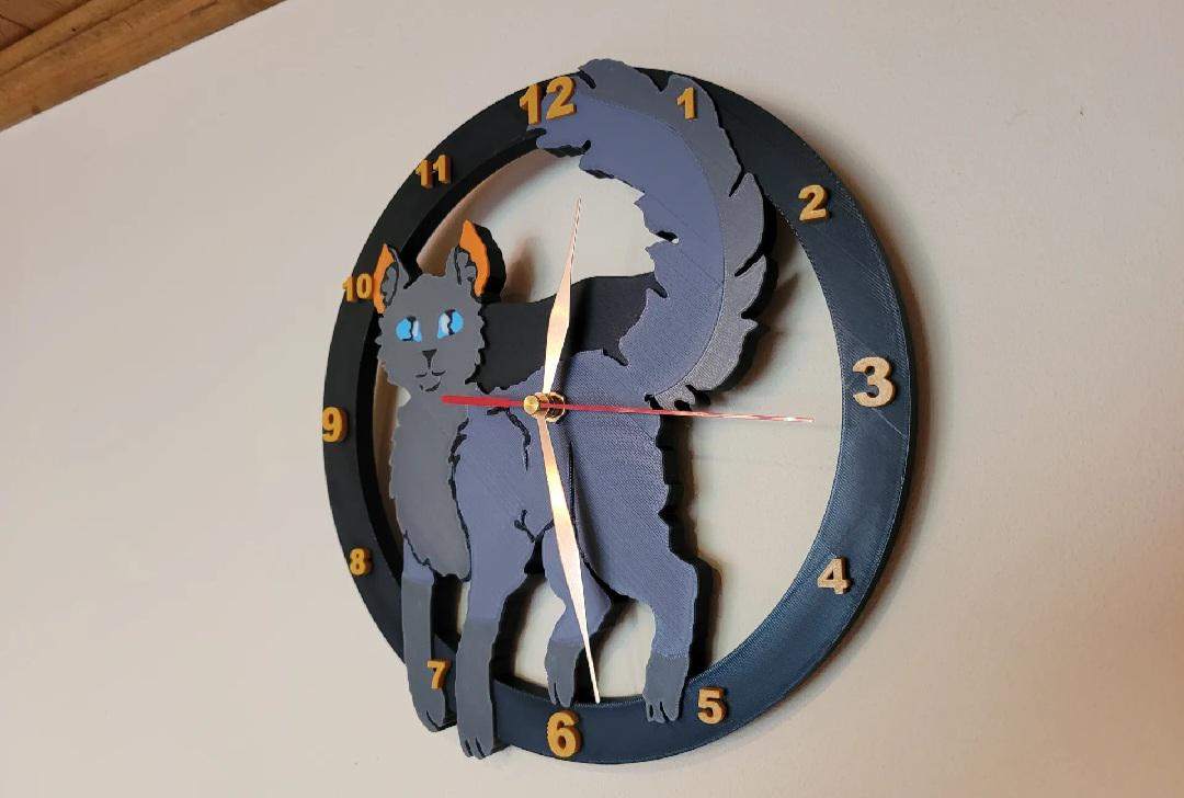10-inch customizable wall clock featuring popular fandom designs like Star Wars, Spiderman, Stranger Things, Pokémon, Fortnite, Minecraft, and Harley-Davidson