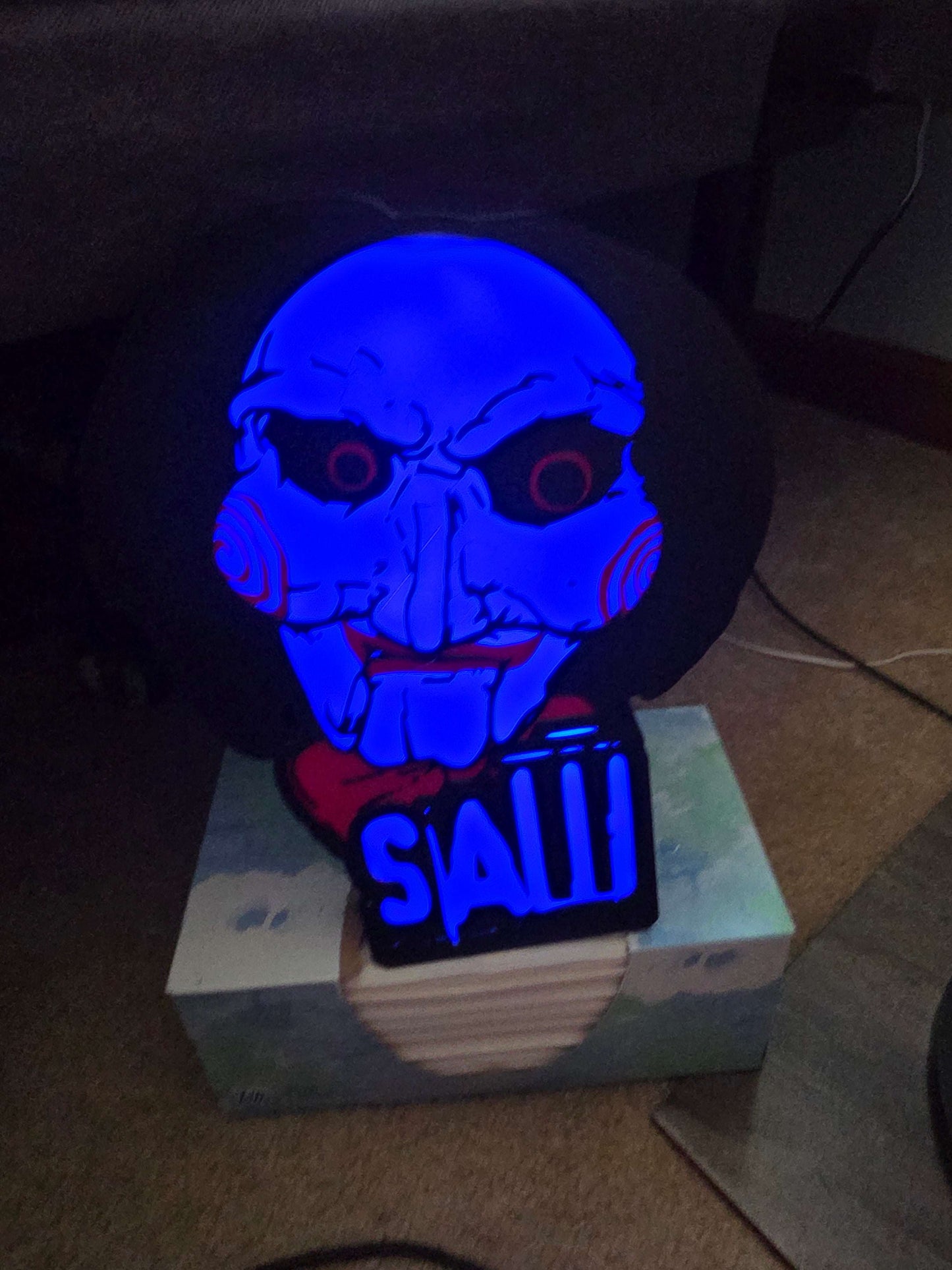10-inch saw lightbox with horror icon motif illuminated by ONN LED and remote control